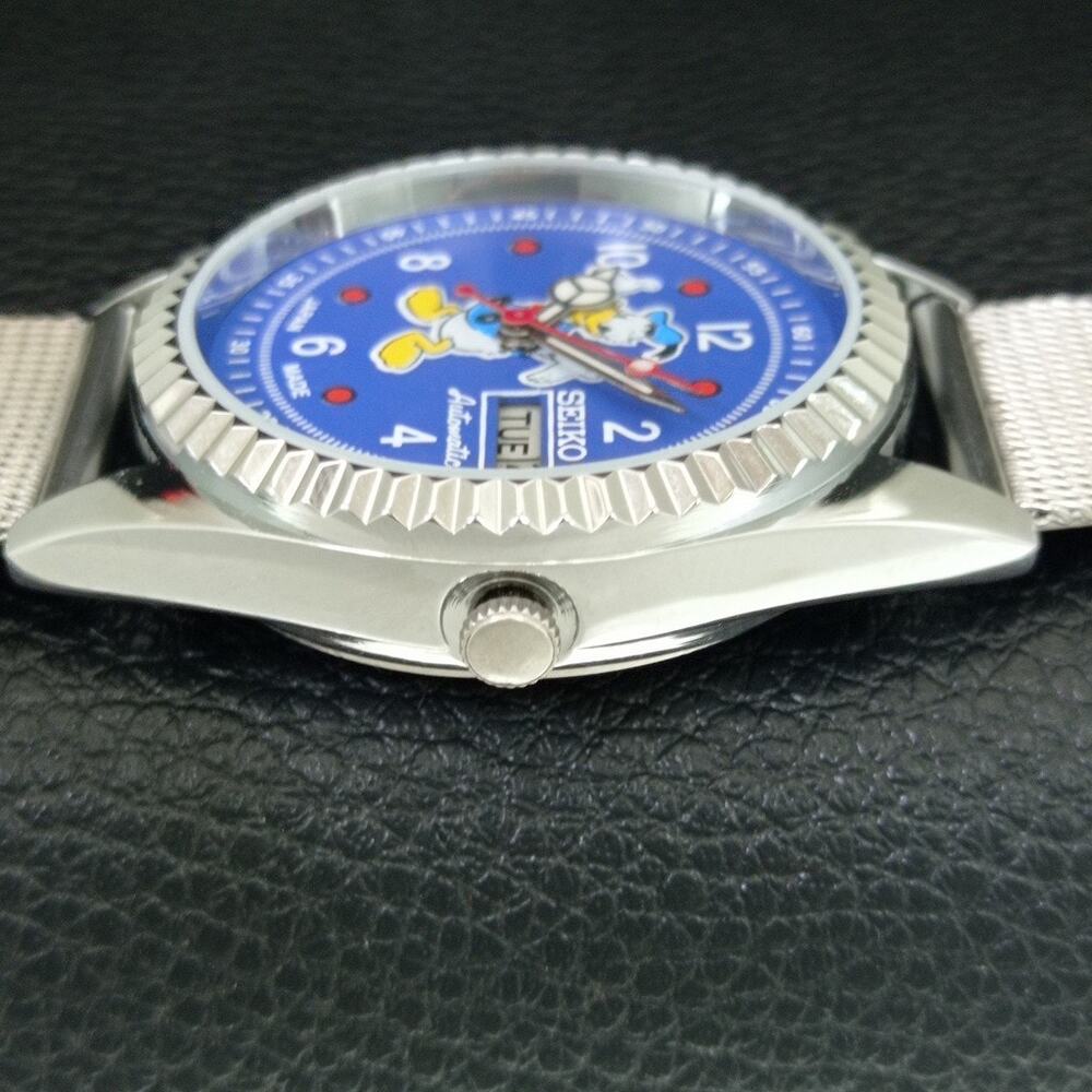 Vintage 1974 Disney Seiko Automatic Mens Silver Watch W/daydate & Donald accents - Picture 5 of 10